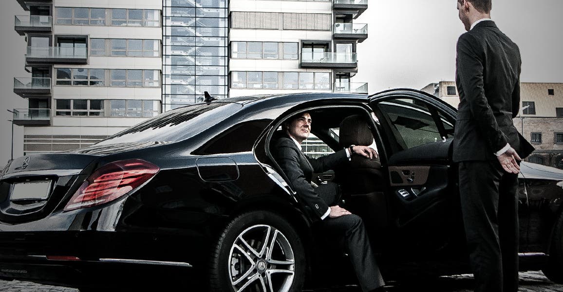 Why CEOs and Executives Prefer Car Hire with Driver for Meetings